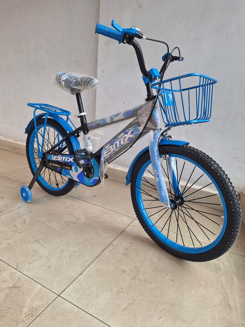 Size 20 BMX kids bike with carrier and front basket + side wheel with lights