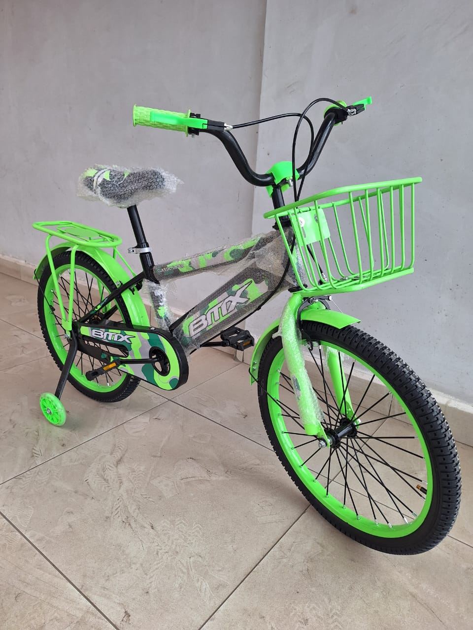 Size 20 BMX kids bike with carrier and front basket + side wheel with lights
