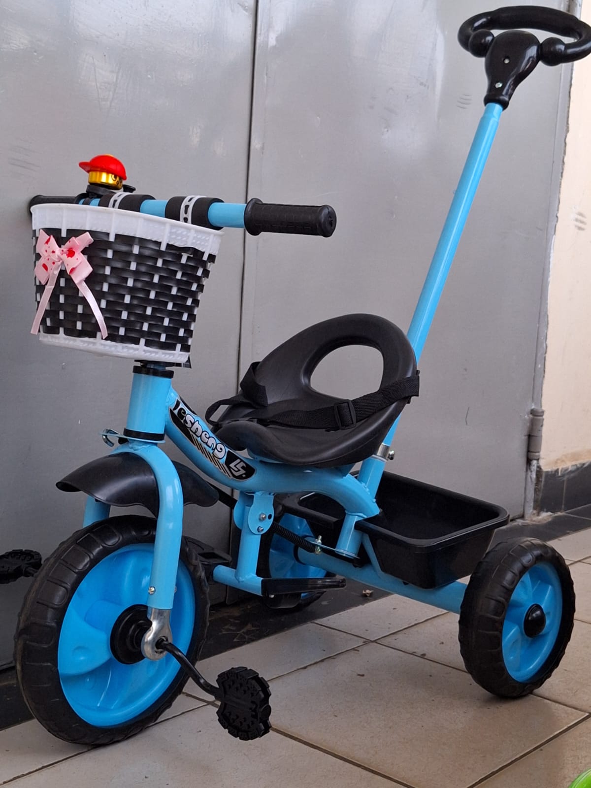 Kids push tricycle with front and rear basket+ seatbelt