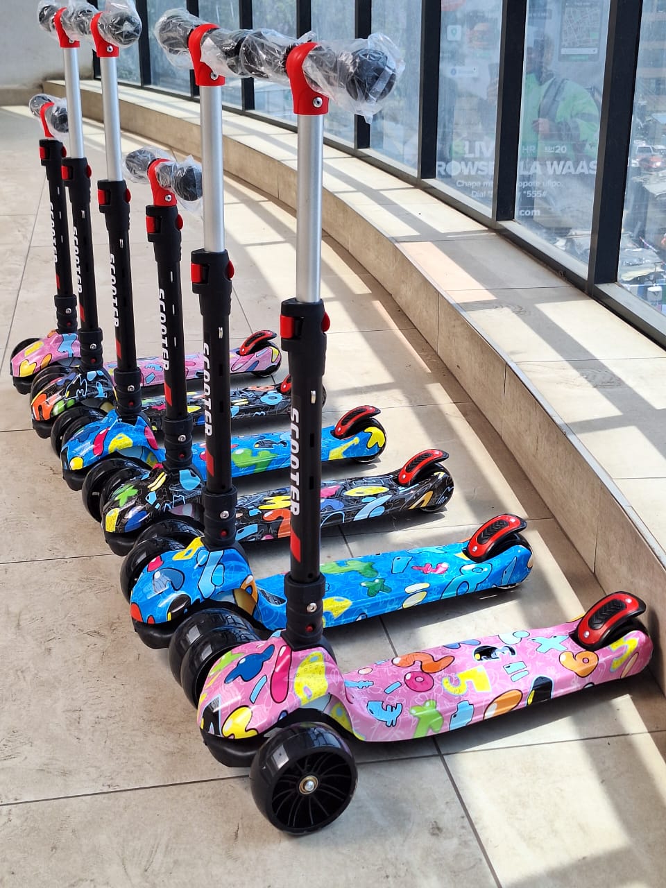 Kids Scooter with 4 Adjustable Heights, Light Up 3-Wheels Scooter, Shock Absorption Design