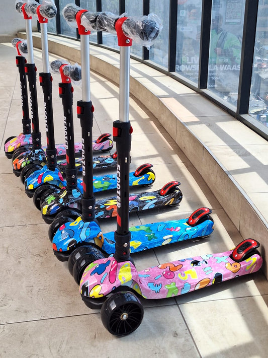 Kids Scooter with 4 Adjustable Heights, Light Up 3-Wheels Scooter, Shock Absorption Design