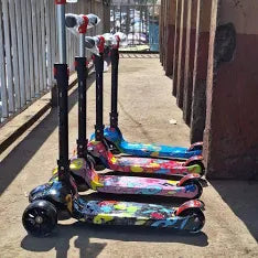 Kids Scooter with 4 Adjustable Heights, Light Up 3-Wheels Scooter, Shock Absorption Design